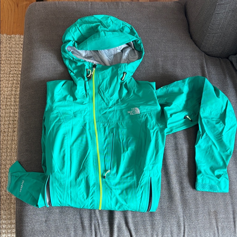 The north face women’s summit series green rain jacket xs